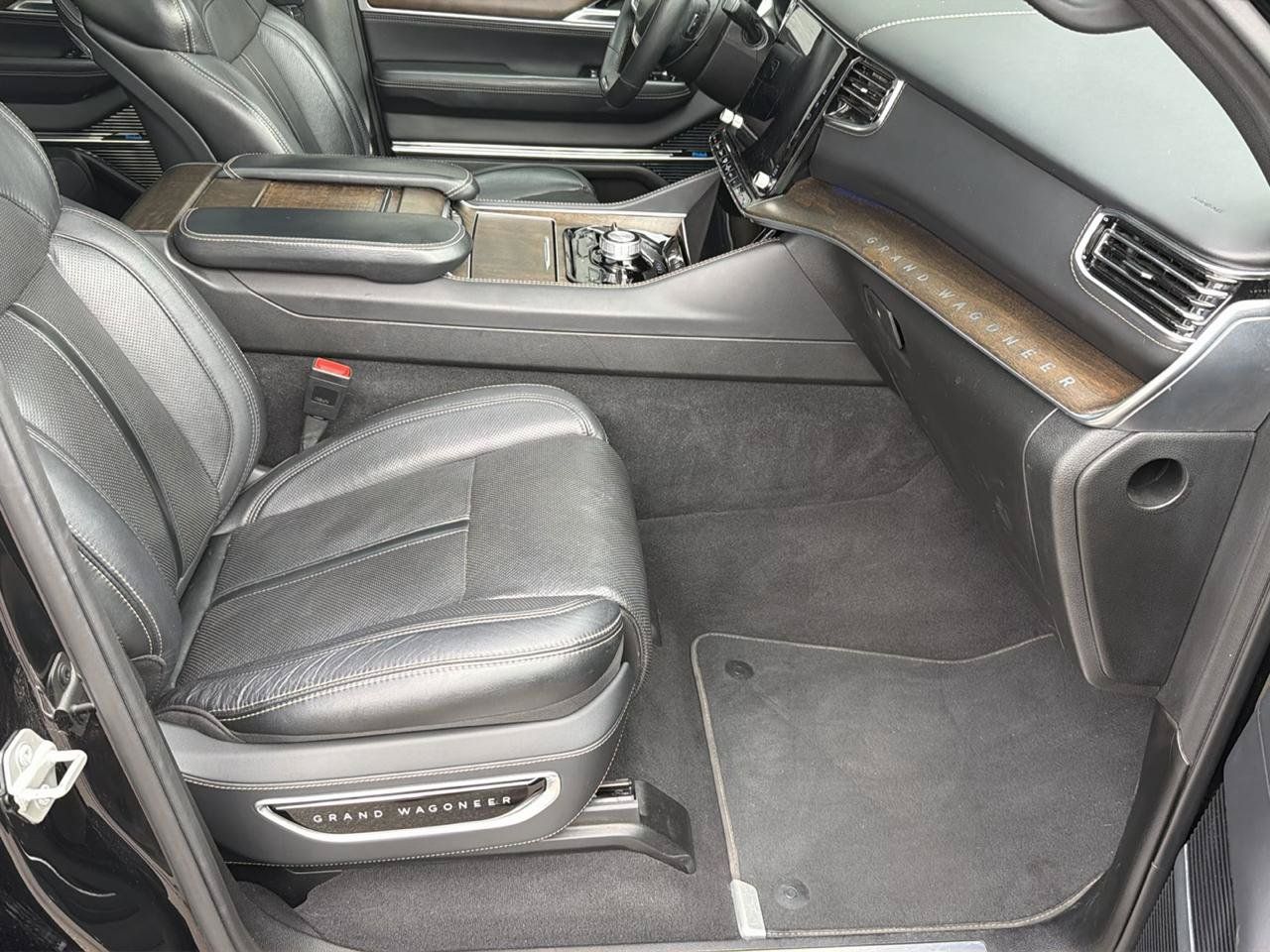 Used 2024 Jeep Grand Wagoneer L 4WD image 11