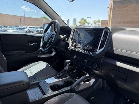 Used 2025 Nissan Frontier SV RWD image 37