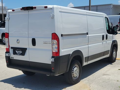 Used 2025 RAM ProMaster 2500 w/ Convenience Group FWD image 4