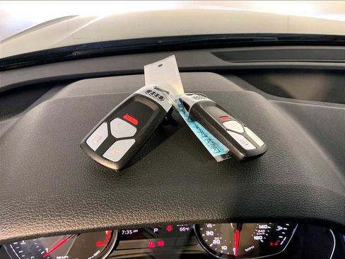 Used 2021 Audi Q5 Premium w/ Convenience Package image 21