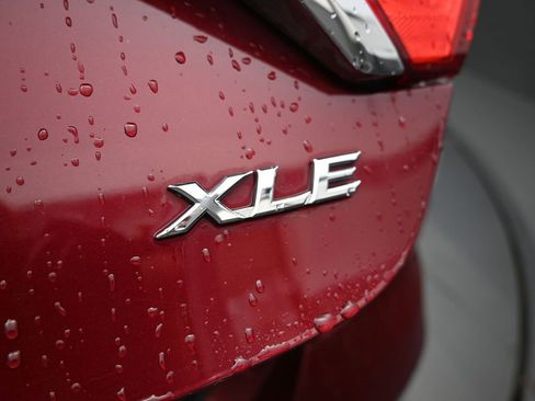 Used 2017 Toyota Camry XLE image 24