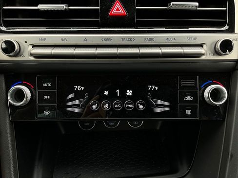 Used 2025 Genesis G70 2.5T image 27