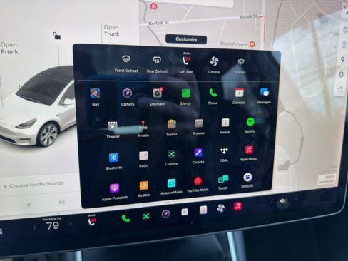 Used 2020 Tesla Model Y Long Range image 18
