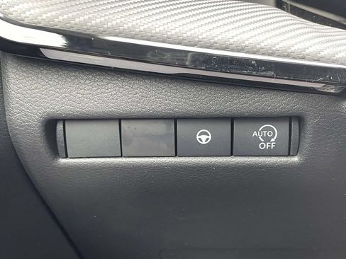 Used 2025 Nissan Kicks SR FWD image 18
