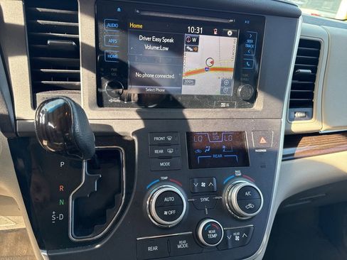 Used 2015 Toyota Sienna XLE image 17