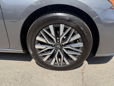 Used 2025 Nissan Altima 2.5 SV FWD image 30