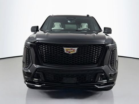 Used 2025 Cadillac Escalade V AWD/4WD image 2