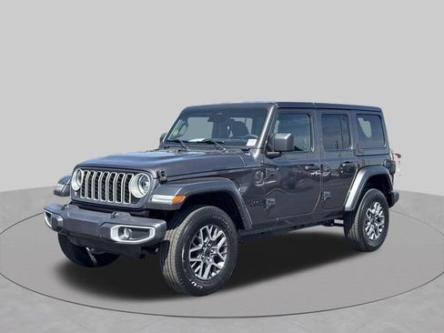 Used 2025 Jeep Wrangler Unlimited Sahara AWD/4WD image 11