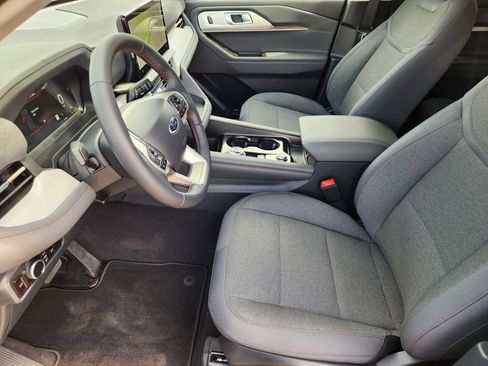 New 2026 Ford Explorer Active RWD image 9