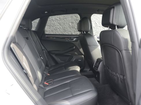 Certified 2022 Porsche Macan S AWD/4WD image 35