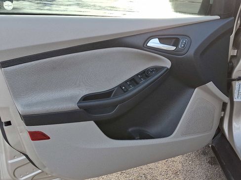 Used 2017 Ford Focus SE image 12