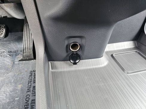 Used 2022 Toyota Sienna XLE image 26