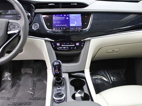 Certified 2024 Cadillac XT6 Premium Luxury w/ LPO, Floor Liner Package image 28