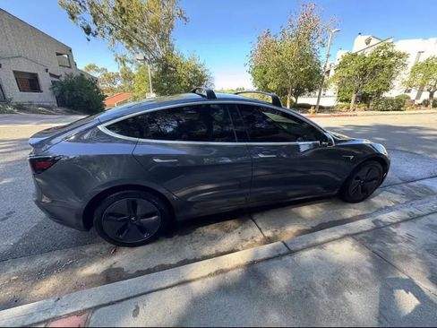 Used 2019 Tesla Model 3 Standard Range Plus image 5