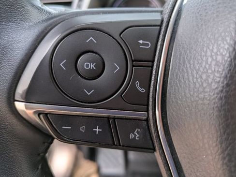 Used 2020 Toyota Camry XLE FWD image 11