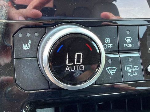 Certified 2025 Toyota Highlander XLE FWD image 23