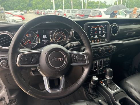 Used 2022 Jeep Wrangler Unlimited Sahara AWD/4WD image 12