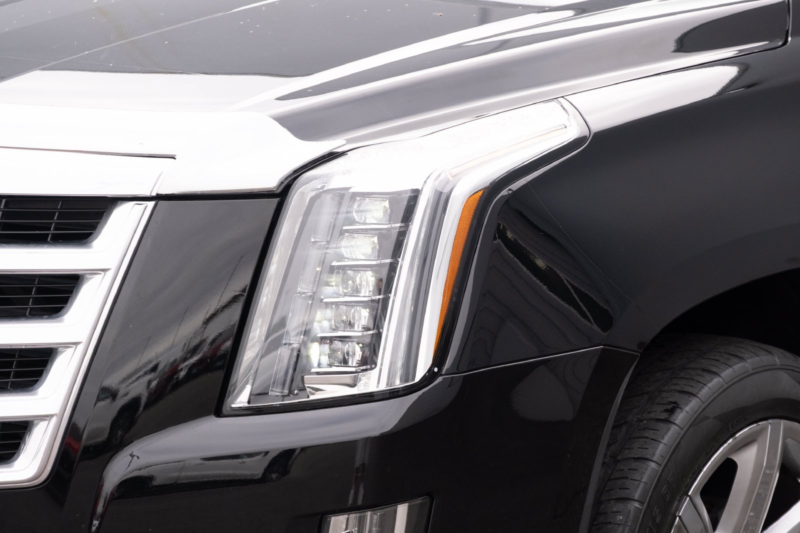 Used 2017 Cadillac Escalade Premium Luxury AWD/4WD image 24