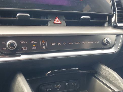 Used 2025 Kia Sportage EX image 26