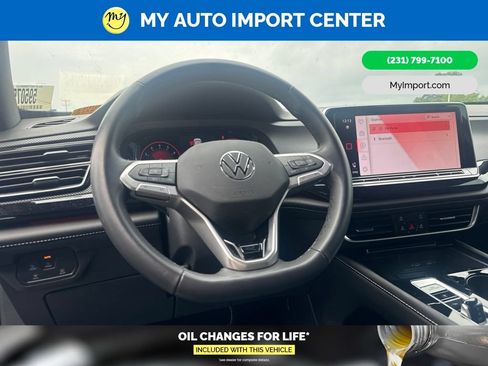 Used 2025 Volkswagen Atlas Cross Sport SEL R-Line AWD/4WD image 9