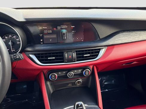 Used 2020 Alfa Romeo Stelvio image 28