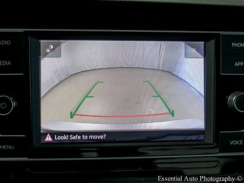 Used 2024 Volkswagen Jetta SE FWD image 16