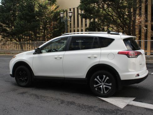 Used 2018 Toyota RAV4 LE w/ All Weather Liner Package AWD/4WD image 9