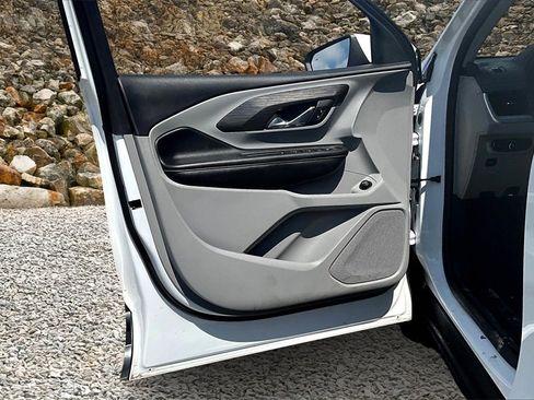 Used 2023 GMC Terrain SLE w/ Driver Convenience Package image 22