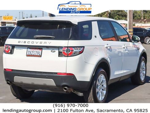 Used 2017 Land Rover Discovery Sport SE image 4