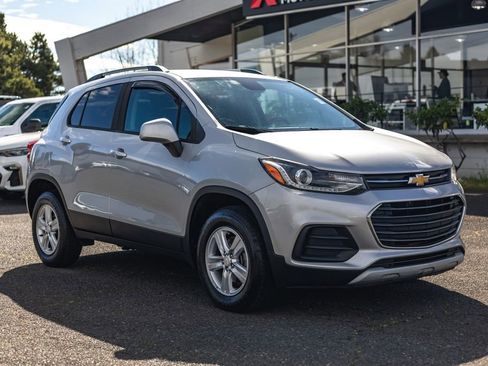 Used 2022 Chevrolet Trax LT w/ Driver Confidence Package AWD/4WD image 8