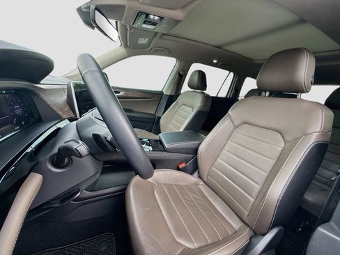 Used 2025 Volkswagen Atlas SEL AWD/4WD image 12