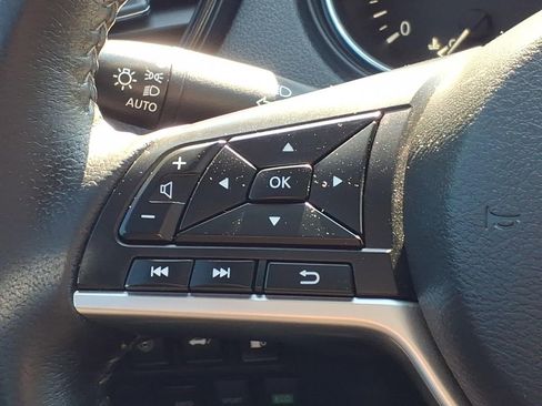 Used 2020 Nissan Rogue SV AWD/4WD image 13