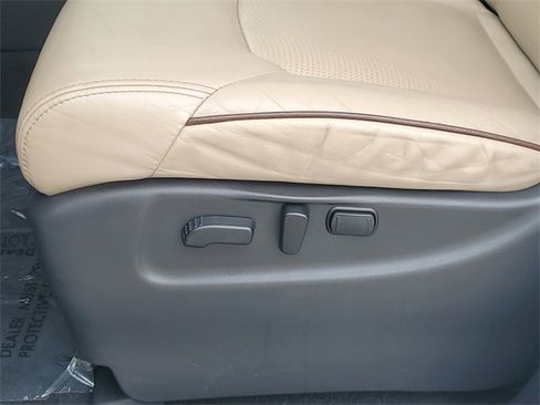 Used 2018 Nissan Armada SL w/ Premium Package image 17