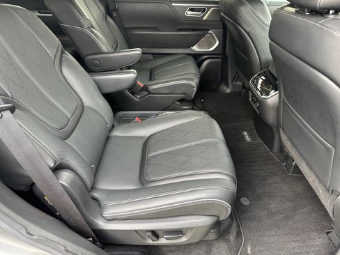 Used 2025 INFINITI QX80 Sensory image 16