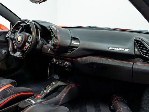 Used 2018 Ferrari 488 GTB image 30