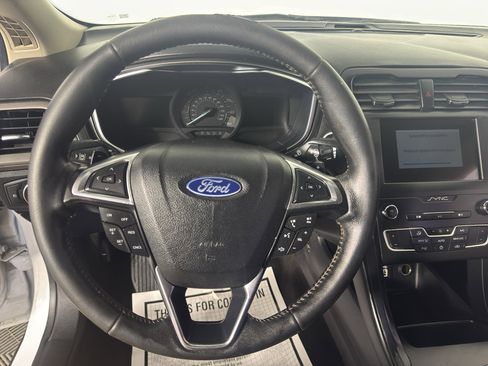 Used 2019 Ford Fusion SE w/ Equipment Group 151A FWD image 22