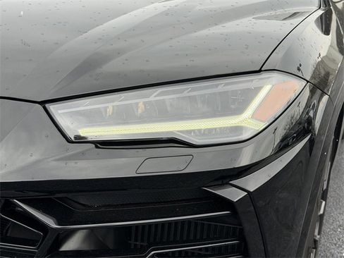 Used 2022 Lamborghini Urus image 10