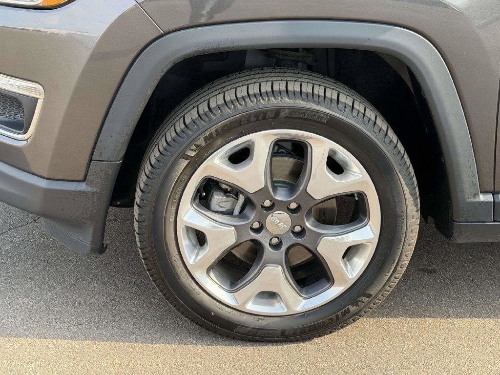 Used 2019 Jeep Compass Limited AWD/4WD image 11