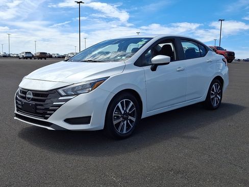 Used 2025 Nissan Versa SV FWD image 3