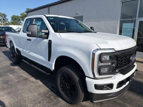 New 2026 Ford F350 Lariat w/ Black Appearance Package AWD/4WD image 2