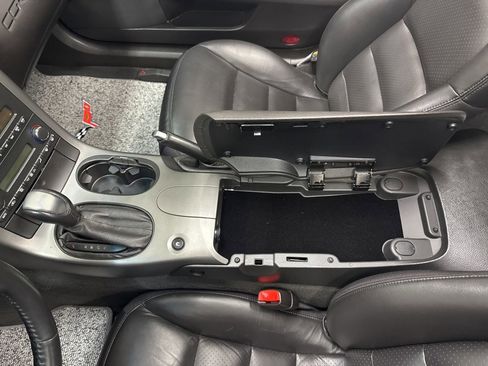 Used 2006 Chevrolet Corvette Coupe w/ Preferred Equipment Group RWD image 11