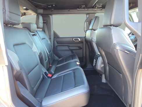 Used 2025 Ford Bronco Outer Banks image 15