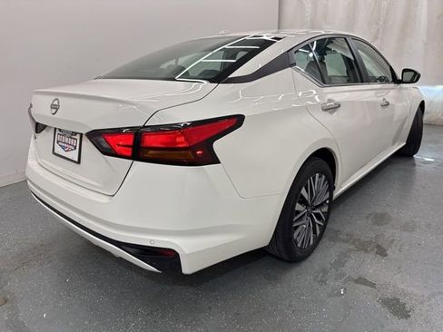 Used 2025 Nissan Altima 2.5 SV FWD image 8