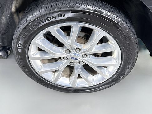 Used 2018 Ford Expedition Max Platinum AWD/4WD image 31