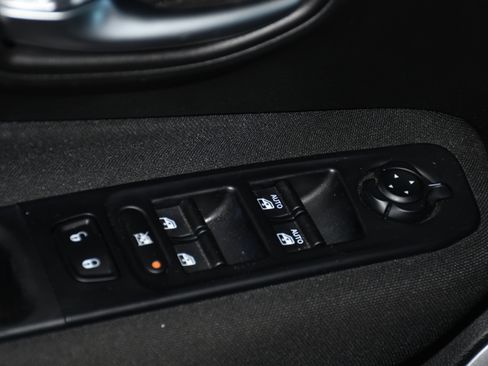 Used 2019 Jeep Renegade Latitude w/ Safety & Security Group II image 10