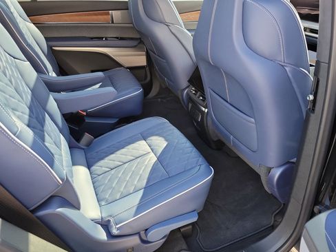 Certified 2026 Cadillac Vistiq Premium Luxury image 29