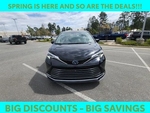 Used 2021 Toyota Sienna Platinum image 4
