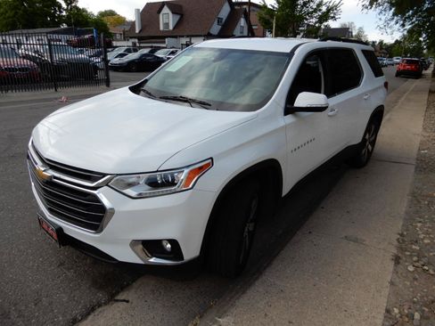 Used 2020 Chevrolet Traverse LT w/ LT Premium Package AWD/4WD image 8