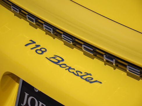 Certified 2024 Porsche 718 Boxster RWD image 19