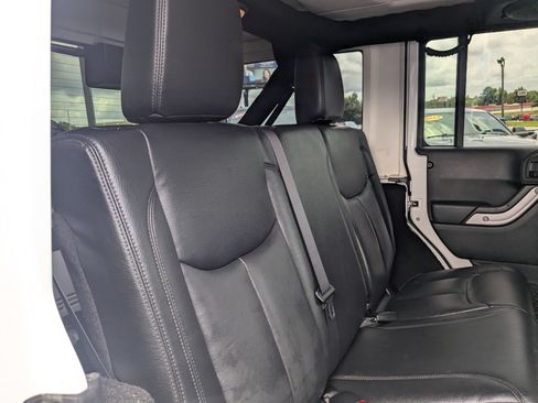 Used 2014 Jeep Wrangler Unlimited Sahara w/ Connectivity Group AWD/4WD image 23